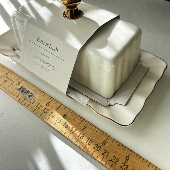 🌴Classy Threshold White and Gold Ribbed Stoneware Butter Dish - Picture 6 of 13